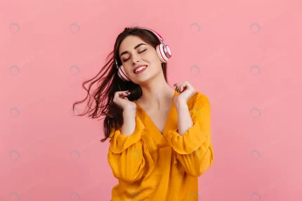 active woman with snow white smile is dancing pin crc238b8200 size6.81mb 5472x3648 - title:graphic home - اورچین فایل - format: - sku: - keywords: p_id:353984