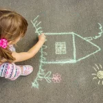 - child draws house with chalk asphalt selective fo crc44e42595 size12.10mb 4632x2916 - Home