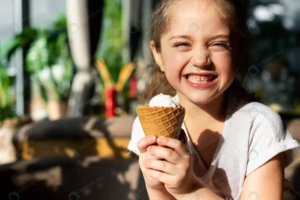 close up happy girl with ice cream crcc22fccdd size1.04mb 6389x4264 - title:graphic home - اورچین فایل - format: - sku: - keywords: p_id:353984