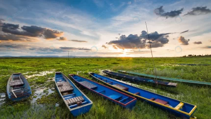 colorful old fisher boats lake with beautiful sun crcee17a86a size14.45mb 7090x3988 - title:graphic home - اورچین فایل - format: - sku: - keywords: p_id:353984
