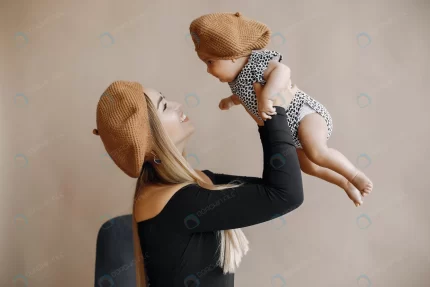 elegant mother with cute little daughter crcae53eff5 size2.39mb 3960x2640 1 - title:graphic home - اورچین فایل - format: - sku: - keywords: p_id:353984