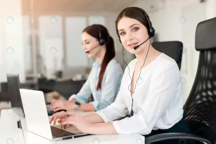 operator call center answers customer requests on crc43708003 size11.20mb 5793x3867 - title:graphic home - اورچین فایل - format: - sku: - keywords: p_id:353984
