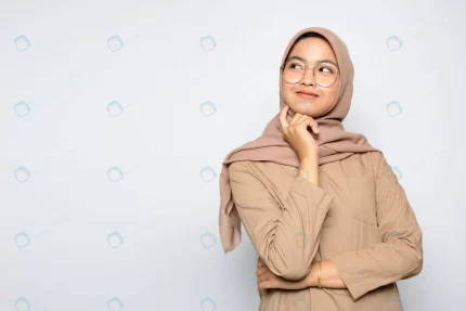 portrait asian girl wearing hijab crc8c385d55 size9.49mb 6000x4005 - title:graphic home - اورچین فایل - format: - sku: - keywords: p_id:353984