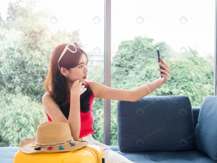 young beautiful asian woman holding smart mobile p rnd899 frp31925067 - title:graphic home - اورچین فایل - format: - sku: - keywords: p_id:353984